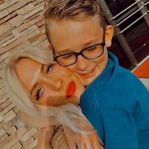 Meet your Posher, Whitney